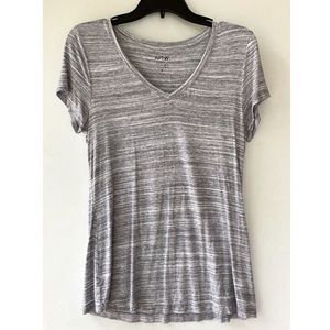APT. 9 Modern Essentials Gray V-neck Tee
